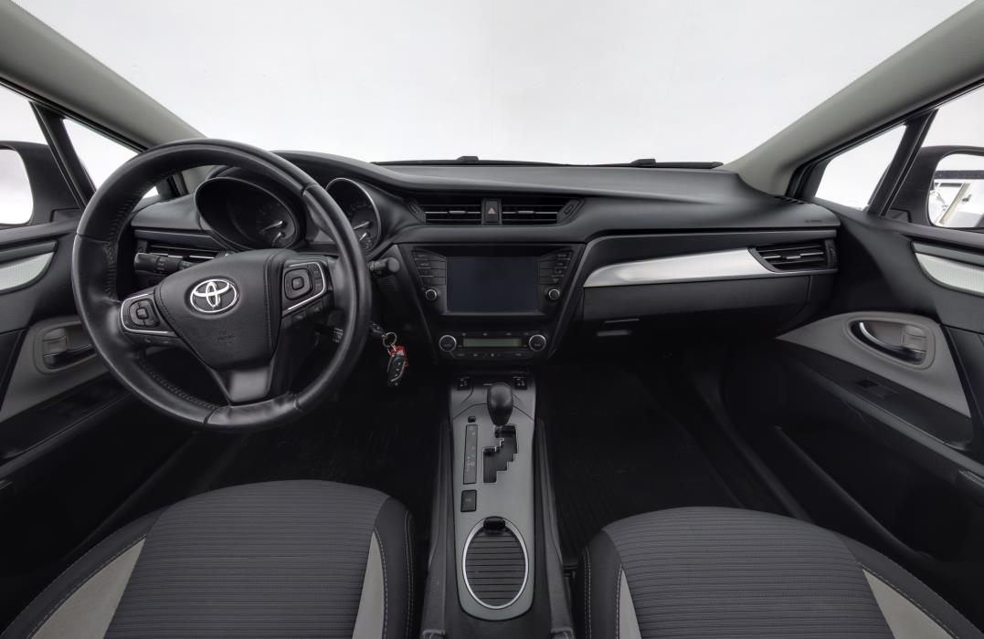 TOYOTA Avensis 2017