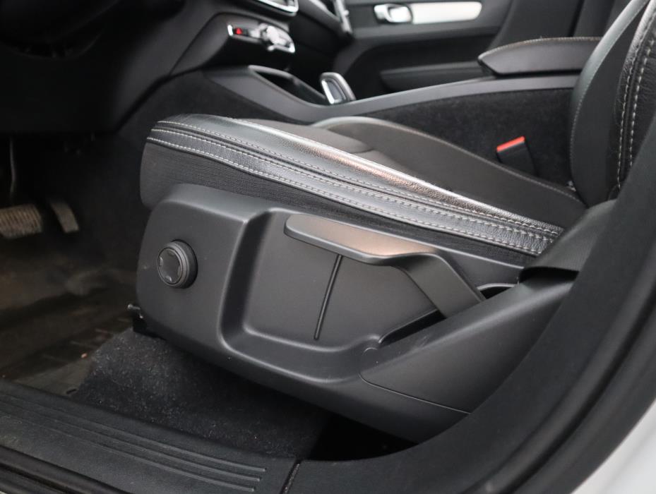 VOLVO XC40 2019
