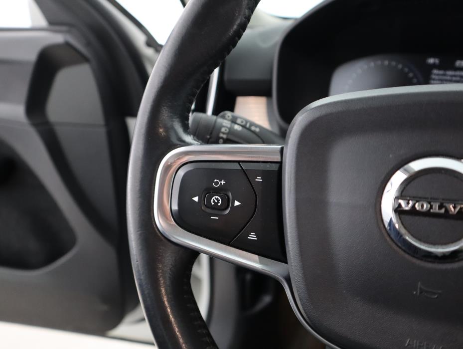 VOLVO XC40 2019