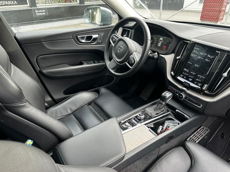 VOLVO XC60 2018