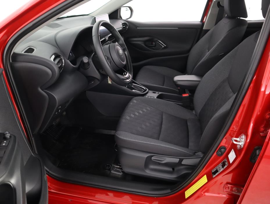 TOYOTA Yaris 2025