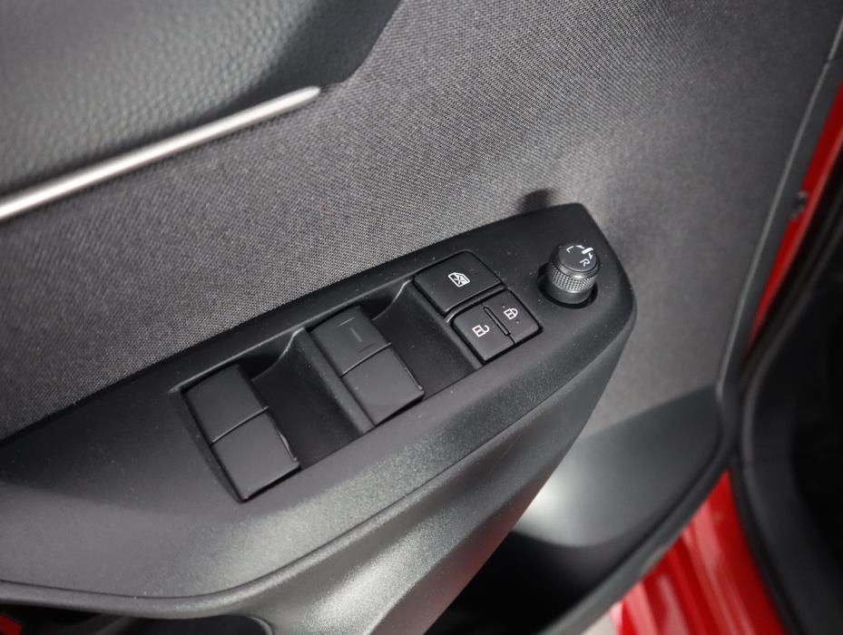 TOYOTA Yaris 2025
