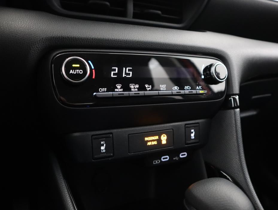 TOYOTA Yaris 2025