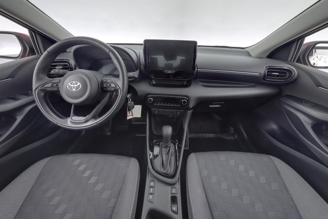 TOYOTA Yaris 2025