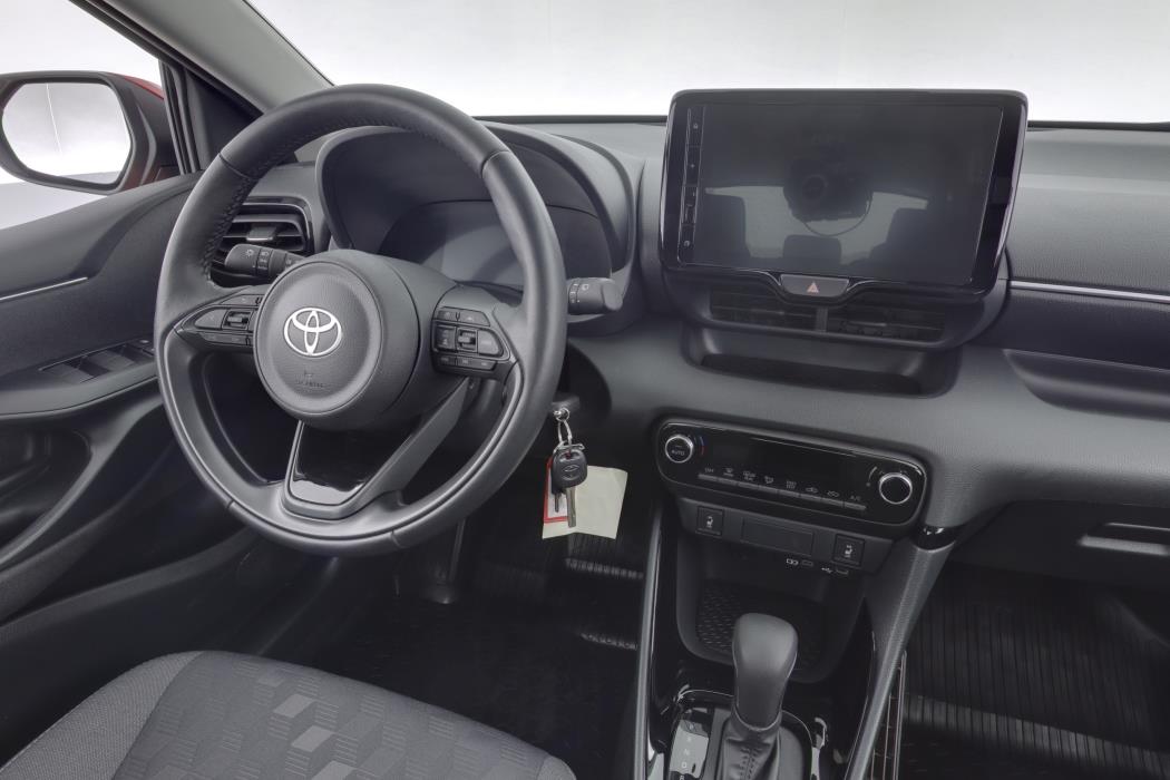 TOYOTA Yaris 2025