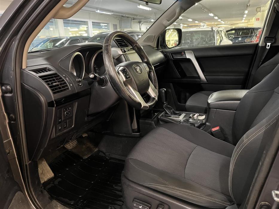 TOYOTA Land Cruiser 2015