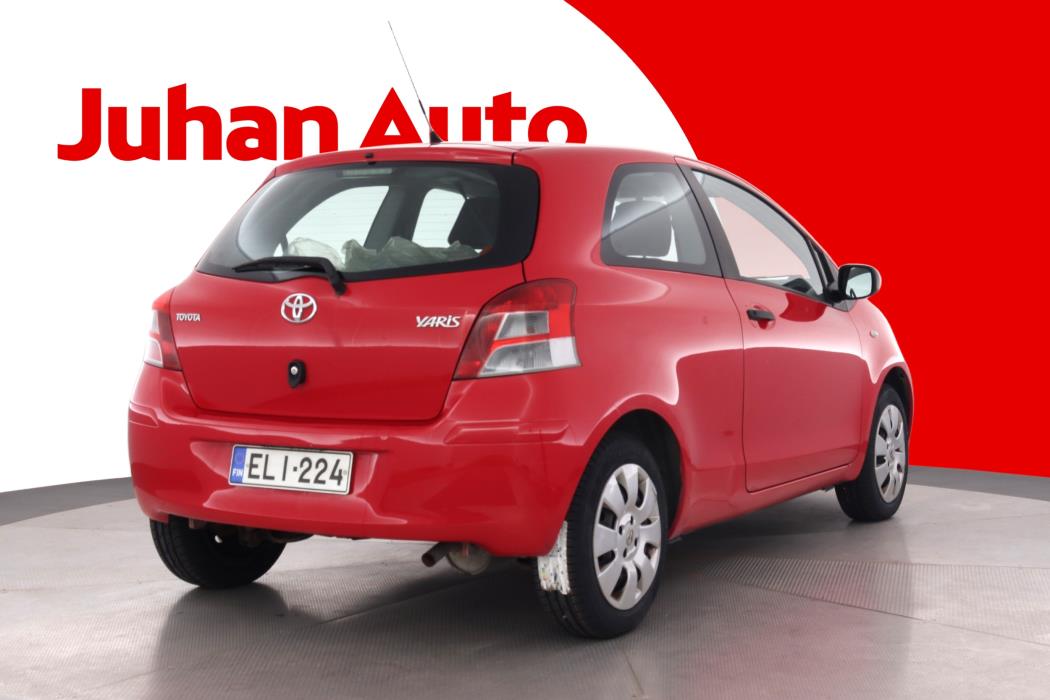 TOYOTA Yaris 2010