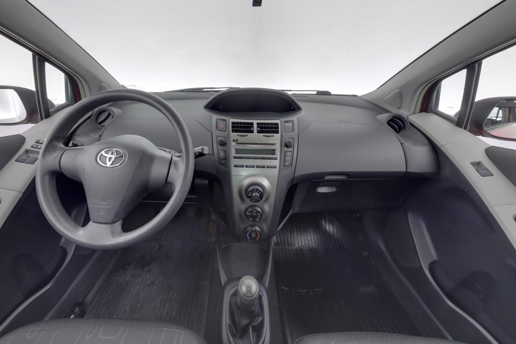 TOYOTA Yaris 2010