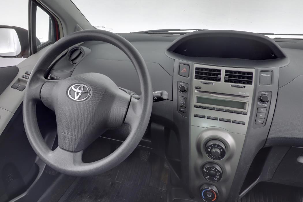 TOYOTA Yaris 2010