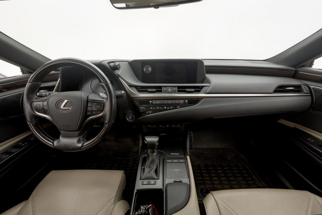 LEXUS ES 2019