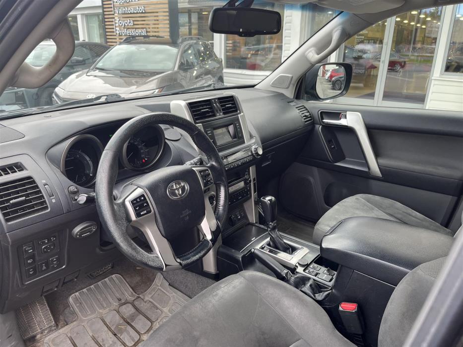 TOYOTA Land Cruiser 2011