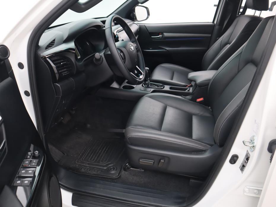 TOYOTA Hilux 2023