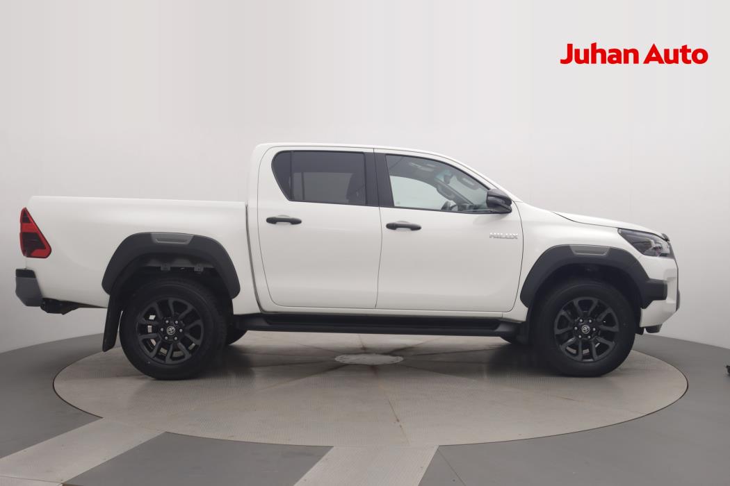 TOYOTA Hilux 2023