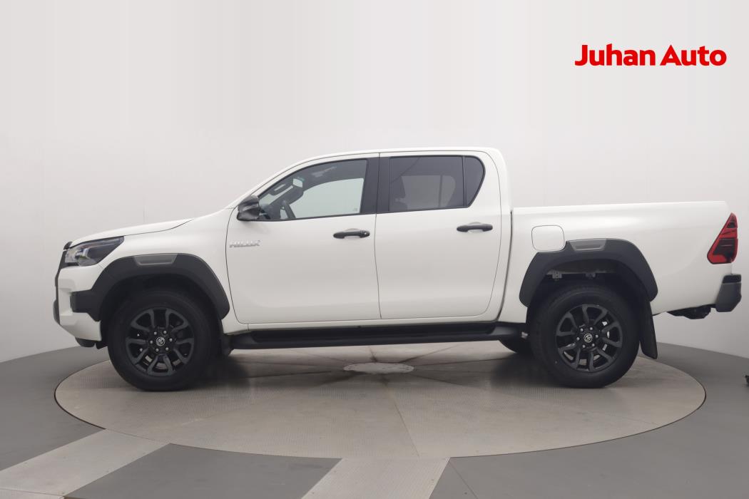 TOYOTA Hilux 2023