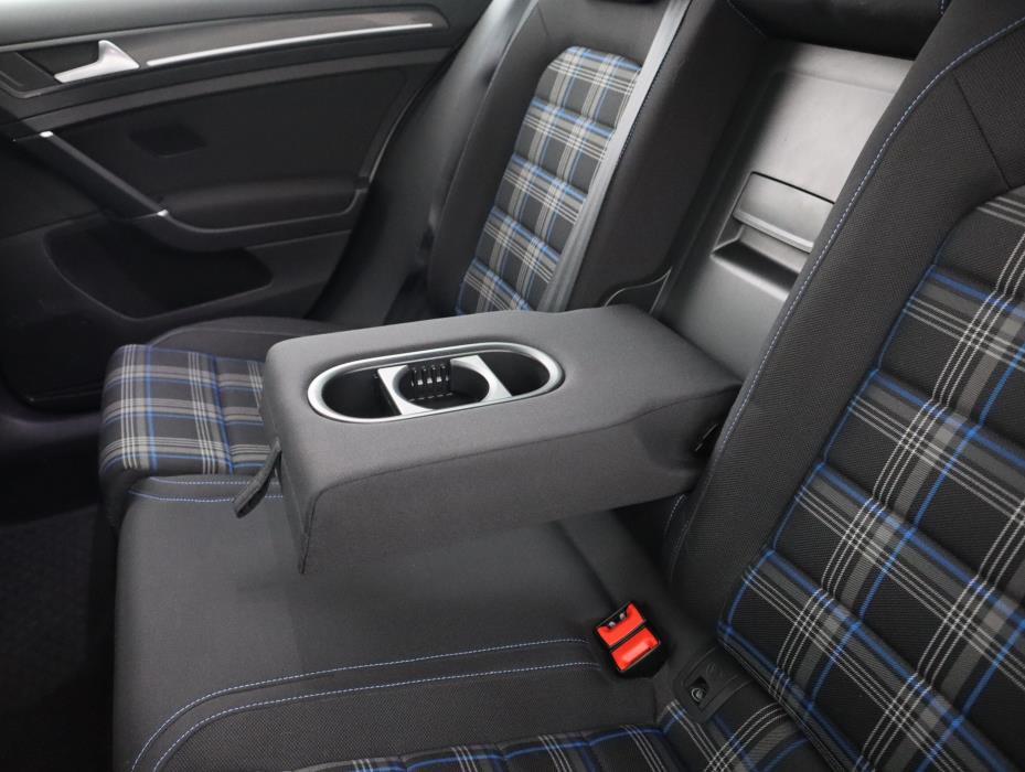 VOLKSWAGEN GOLF 2020