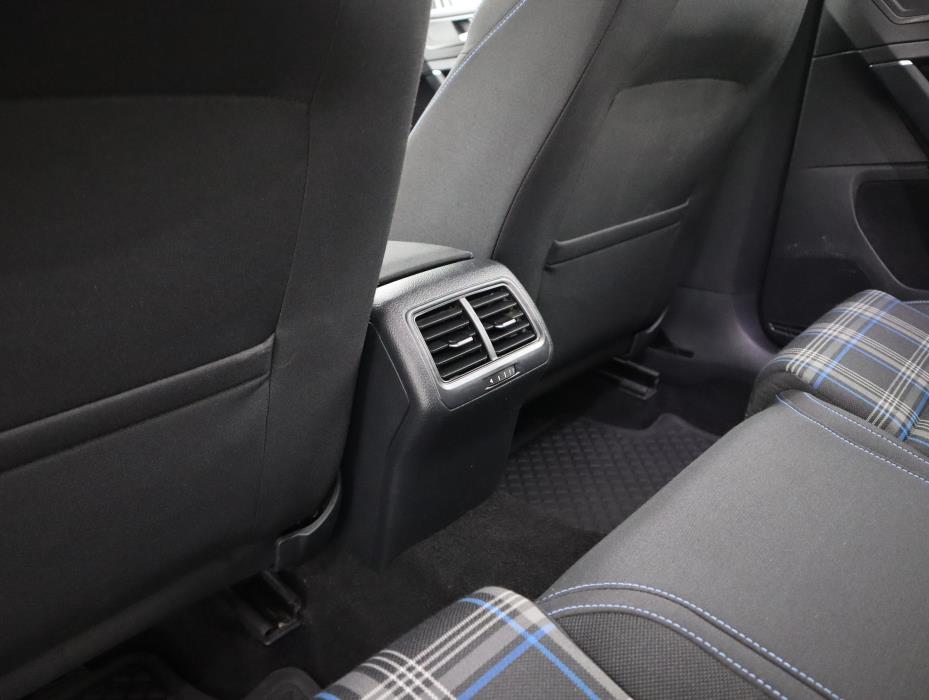 VOLKSWAGEN GOLF 2020