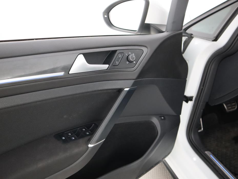 VOLKSWAGEN GOLF 2020