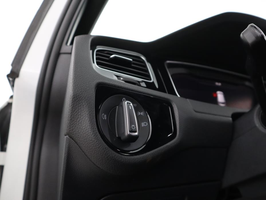 VOLKSWAGEN GOLF 2020