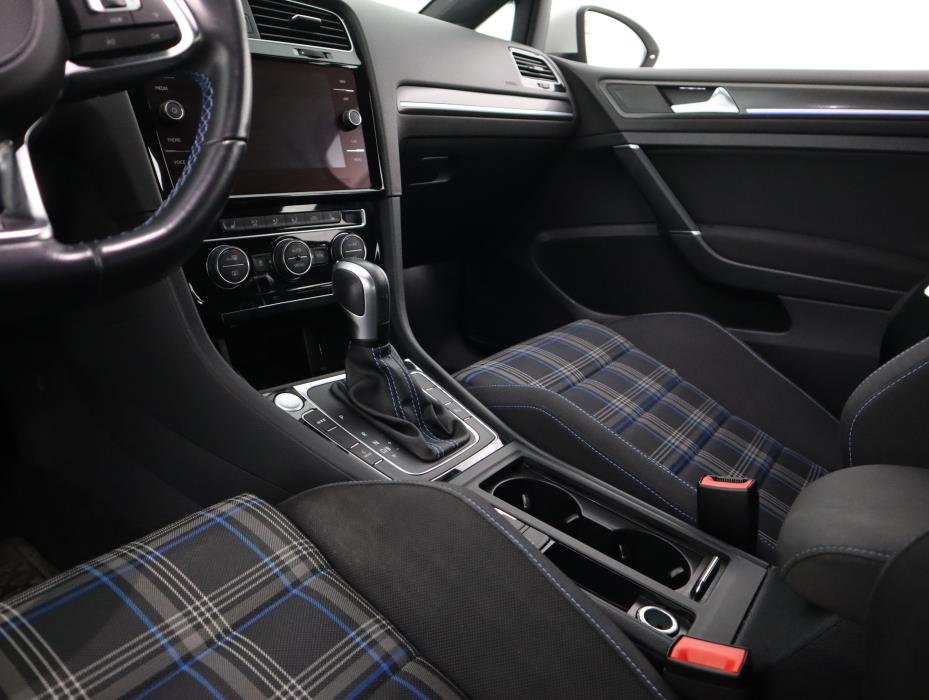 VOLKSWAGEN GOLF 2020