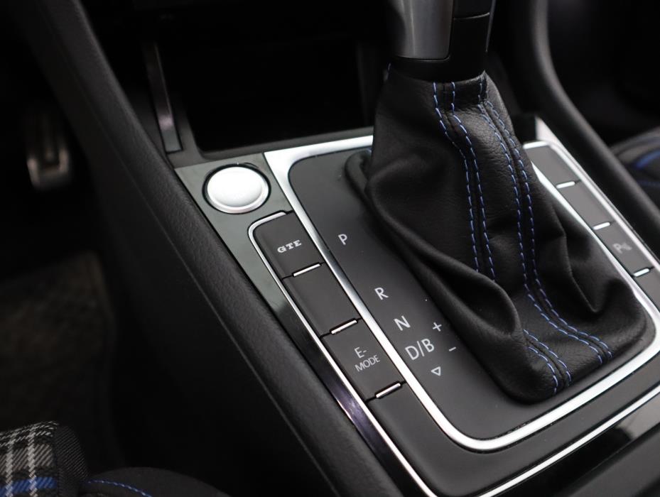 VOLKSWAGEN GOLF 2020