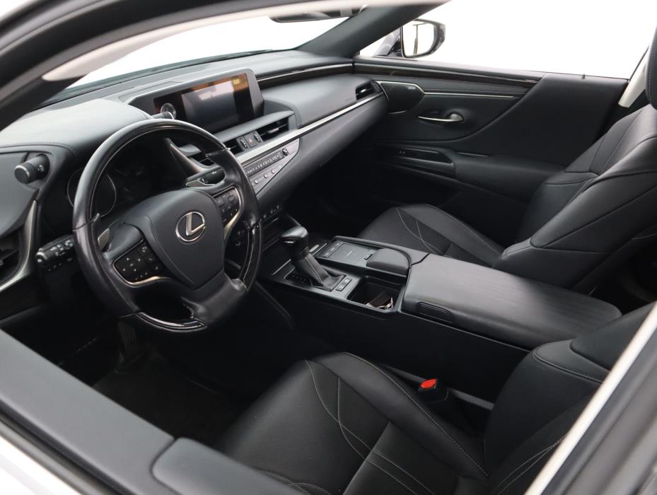 LEXUS ES 2020