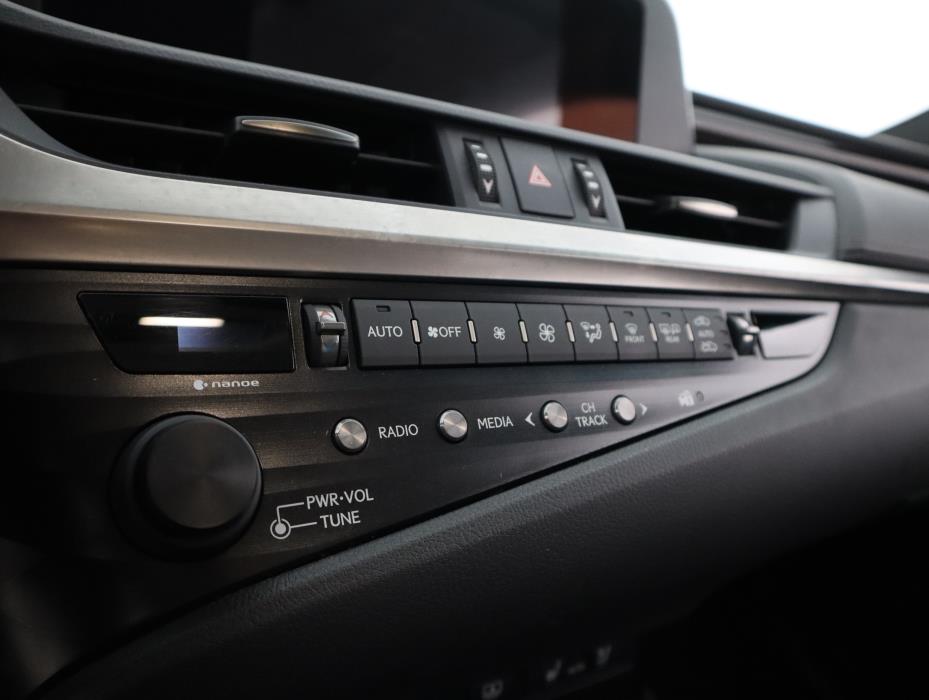 LEXUS ES 2020