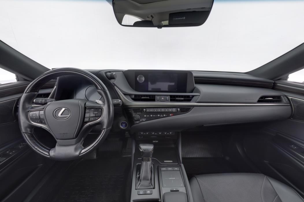 LEXUS ES 2020