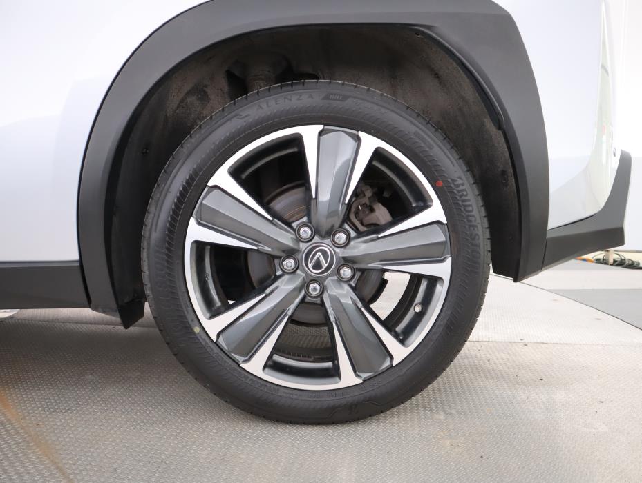 LEXUS UX 2024