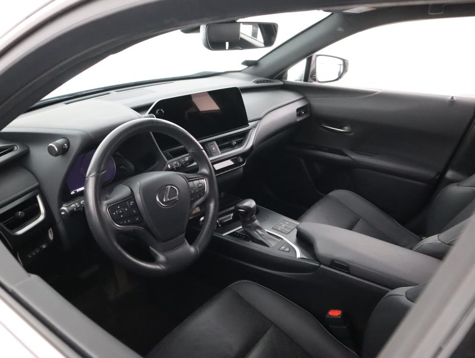 LEXUS UX 2024