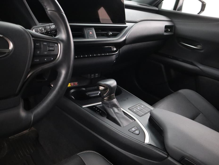 LEXUS UX 2024