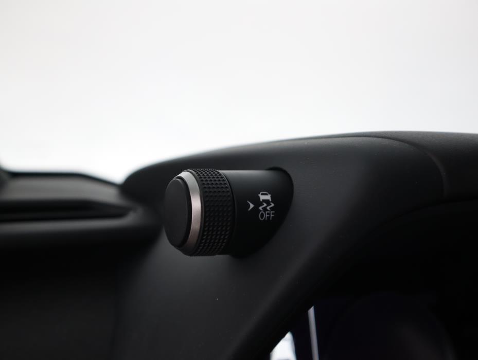 LEXUS UX 2024