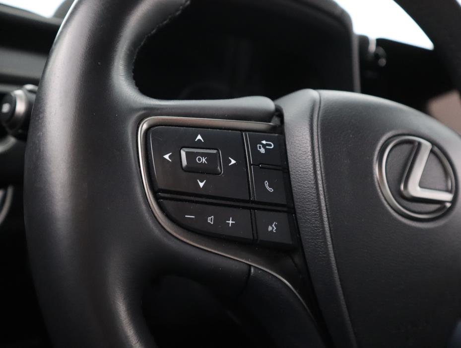 LEXUS UX 2024