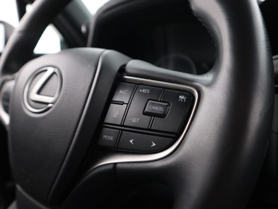 LEXUS UX 2024