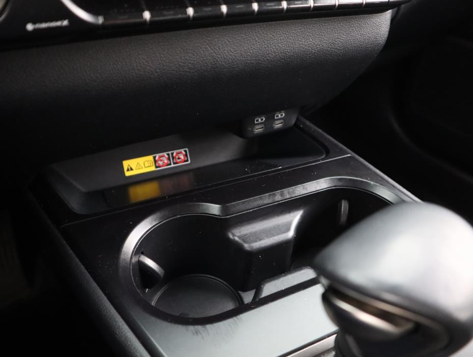 LEXUS UX 2024