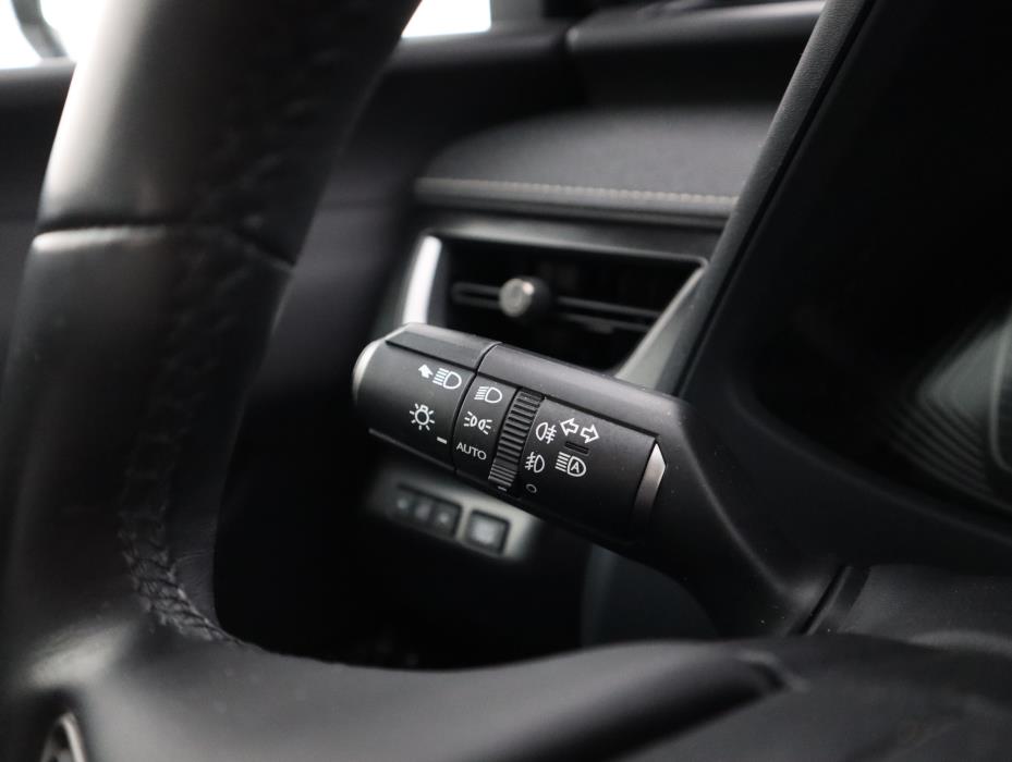 LEXUS UX 2024