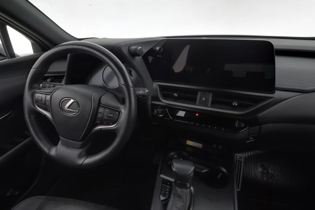 LEXUS UX 2024