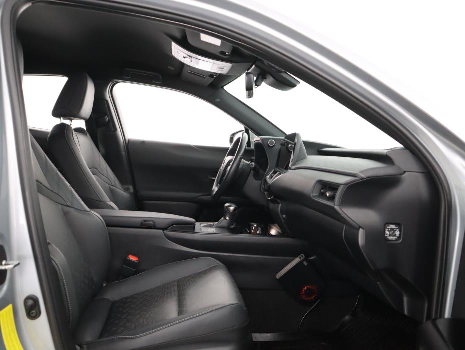 LEXUS UX 2024