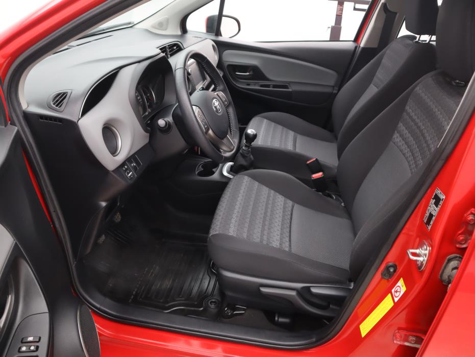 TOYOTA Yaris 2017