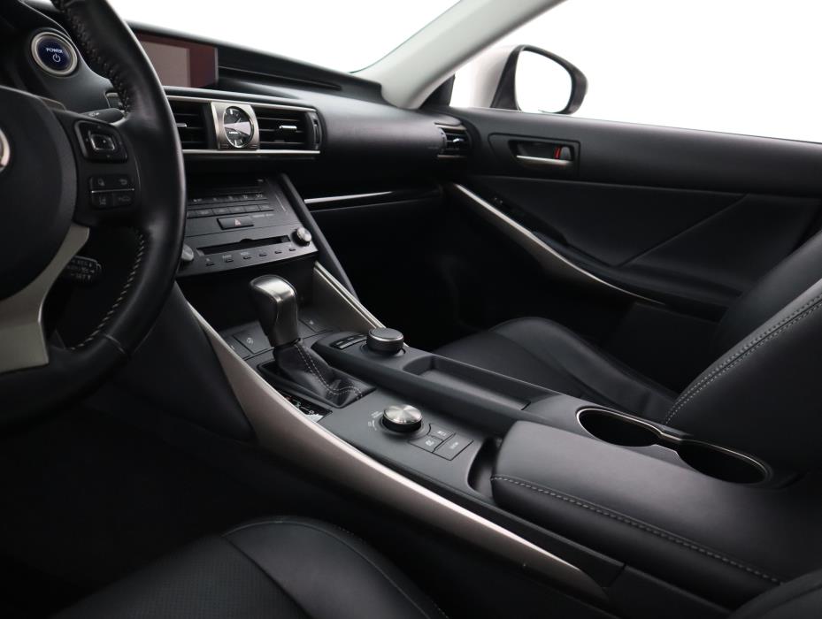 LEXUS IS 2017
