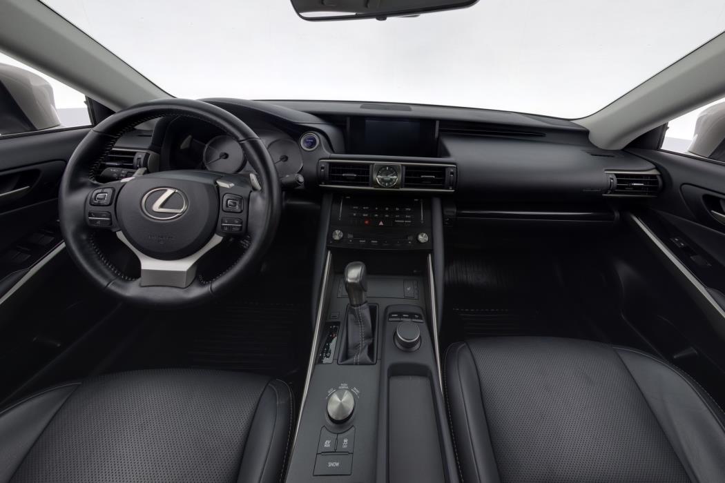 LEXUS IS 2017