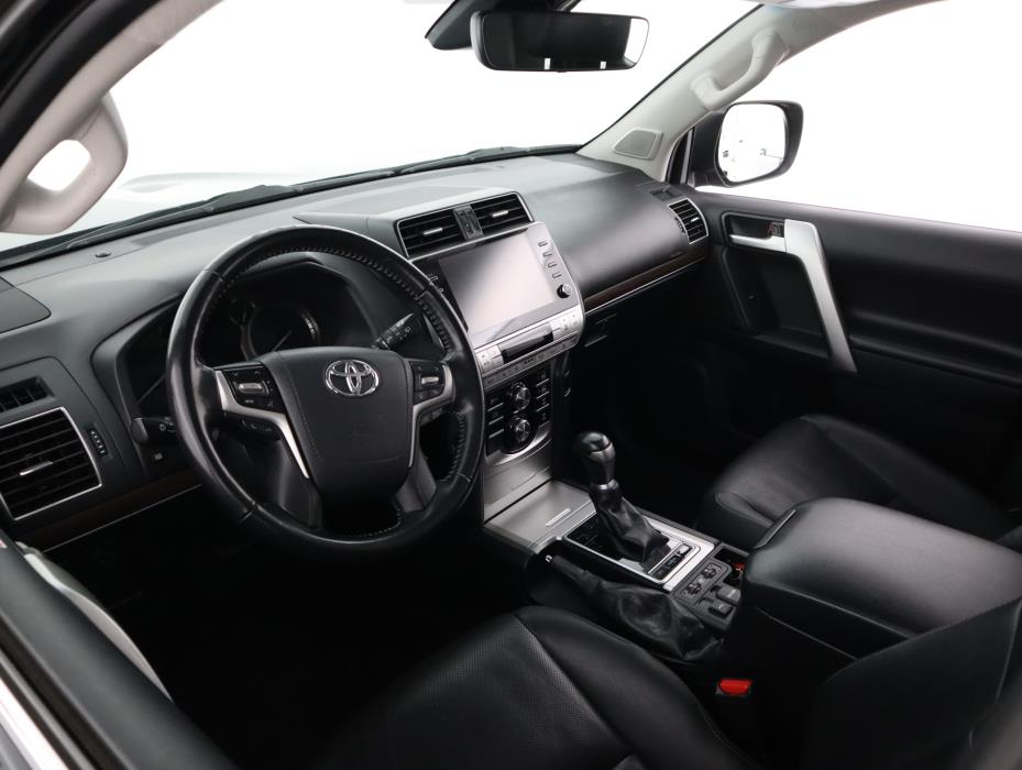 TOYOTA Land Cruiser 2021