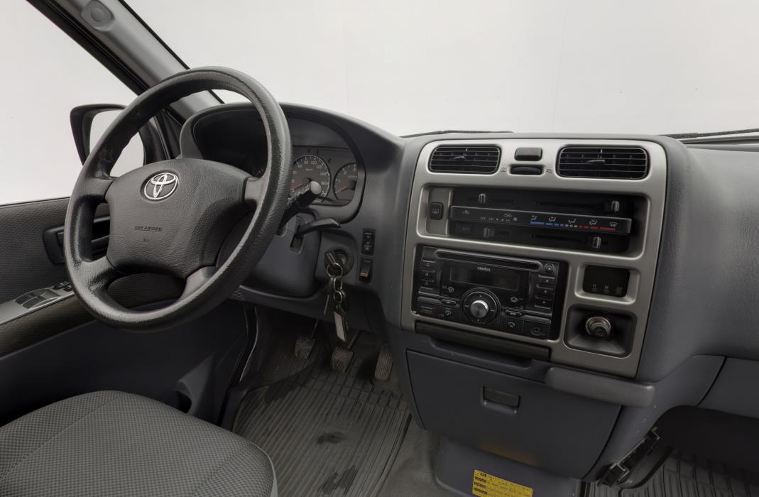 TOYOTA Hiace 2009