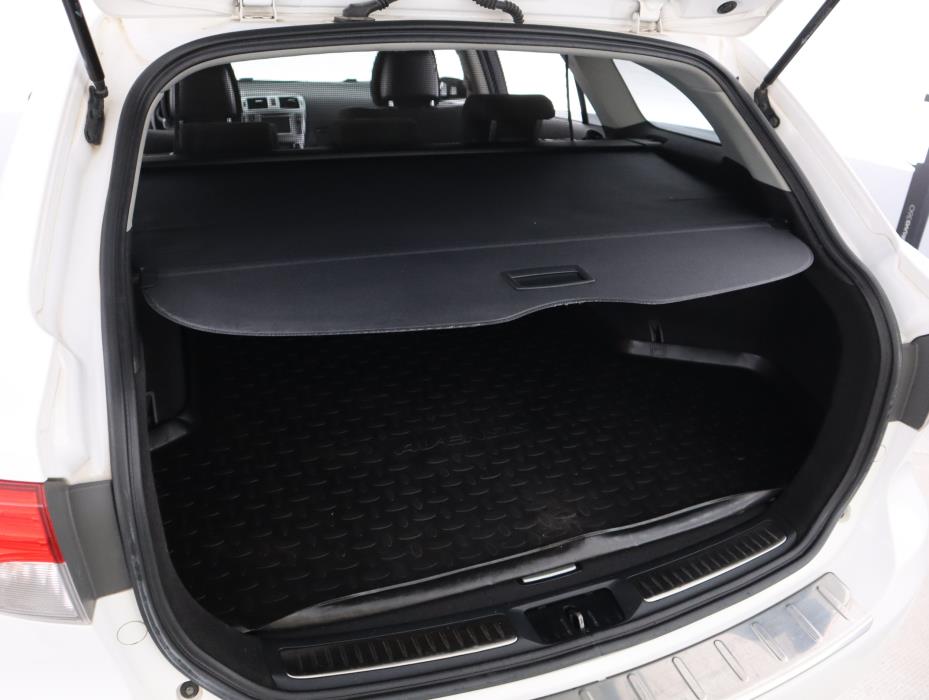 TOYOTA Avensis 2012