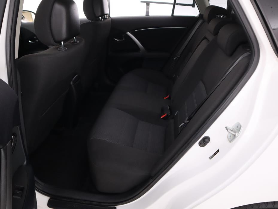 TOYOTA Avensis 2012