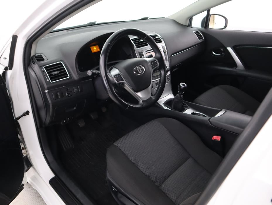 TOYOTA Avensis 2012