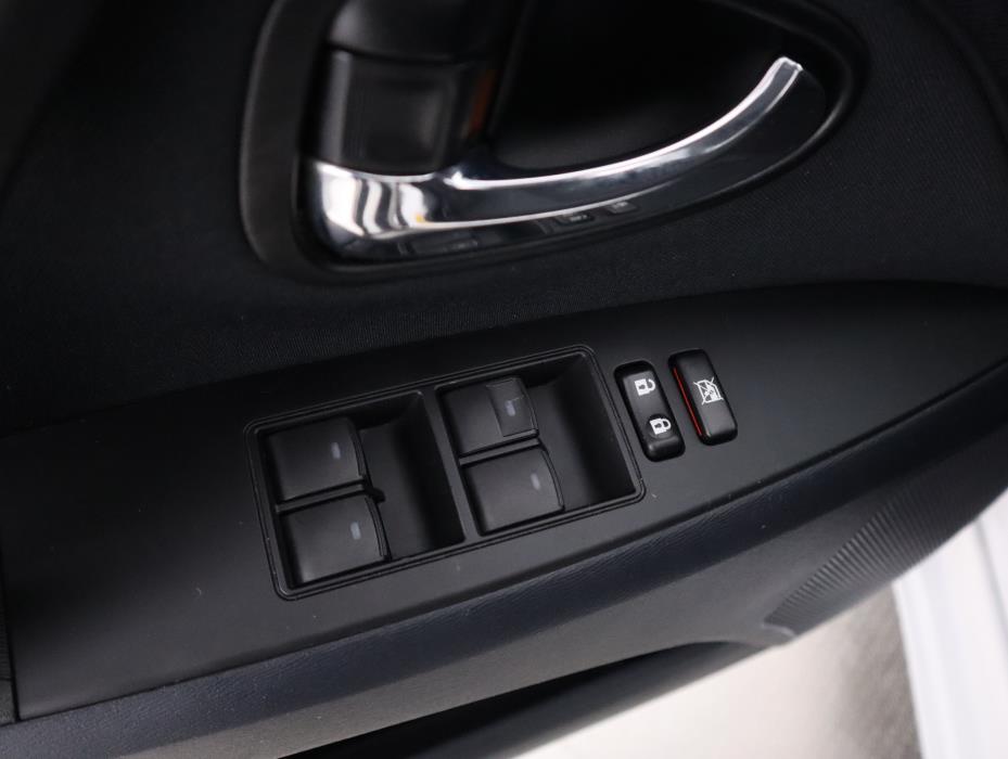 TOYOTA Avensis 2012