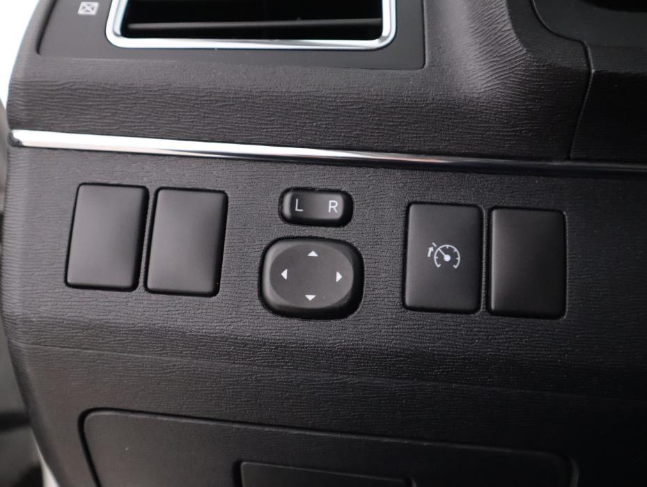 TOYOTA Avensis 2012