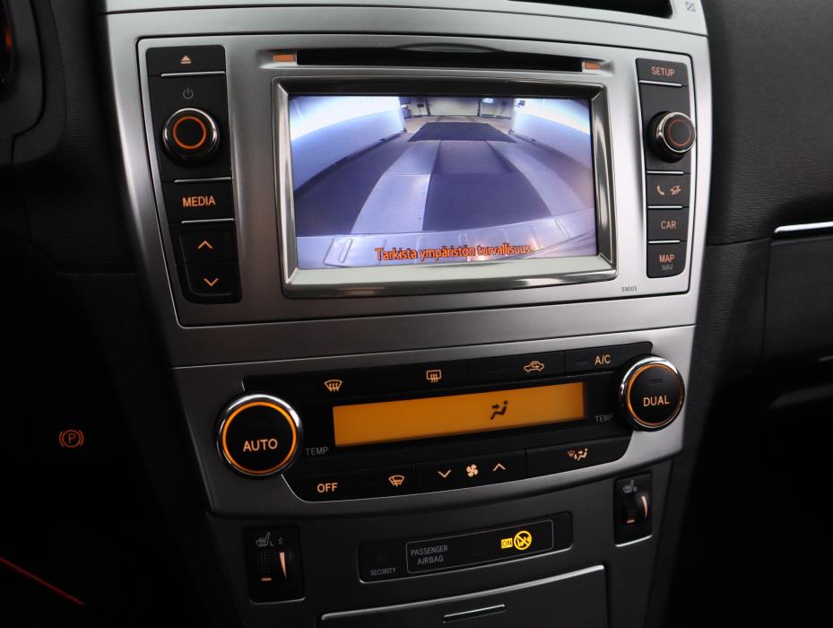 TOYOTA Avensis 2012