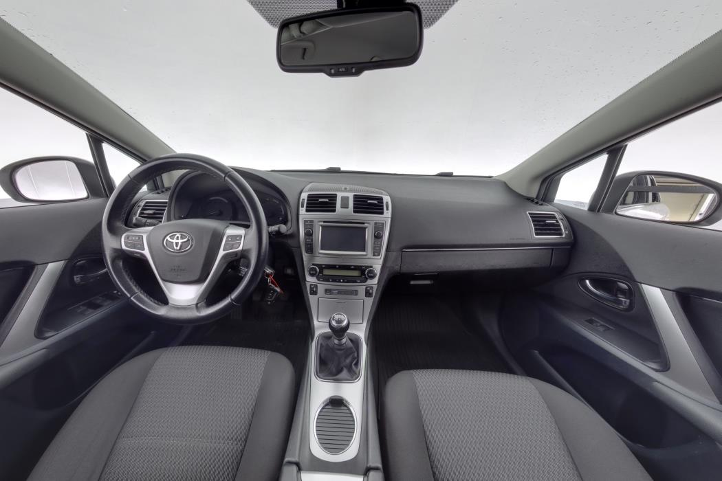 TOYOTA Avensis 2012