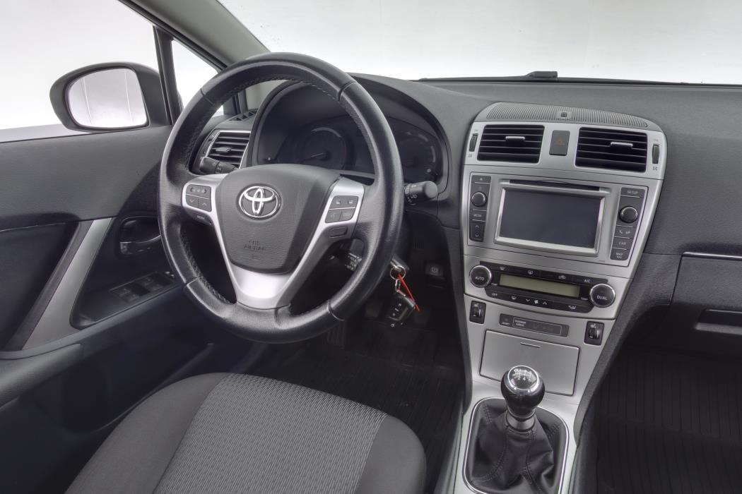 TOYOTA Avensis 2012